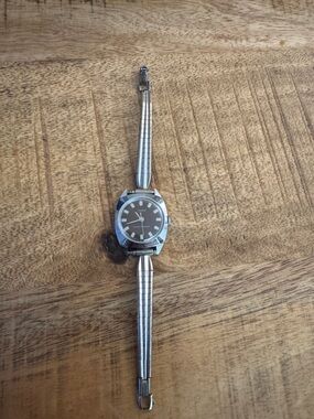 Vintage Timex Silver-Tone Women's Bracelet Watch - Silver Dial stainless steel